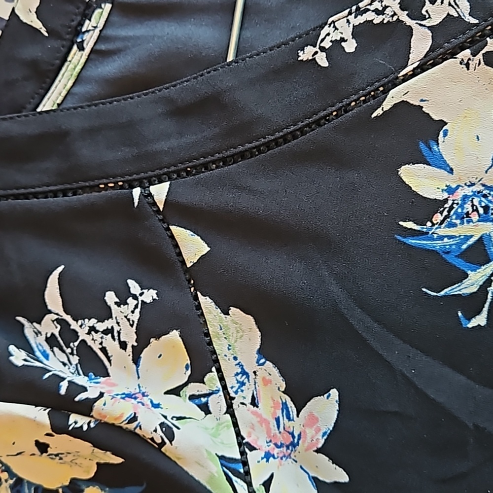 41 Hawthorne Floral‎ Blouse - Picture 4 of 4